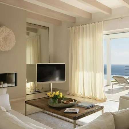 Villa In Tranquil Hillside Location